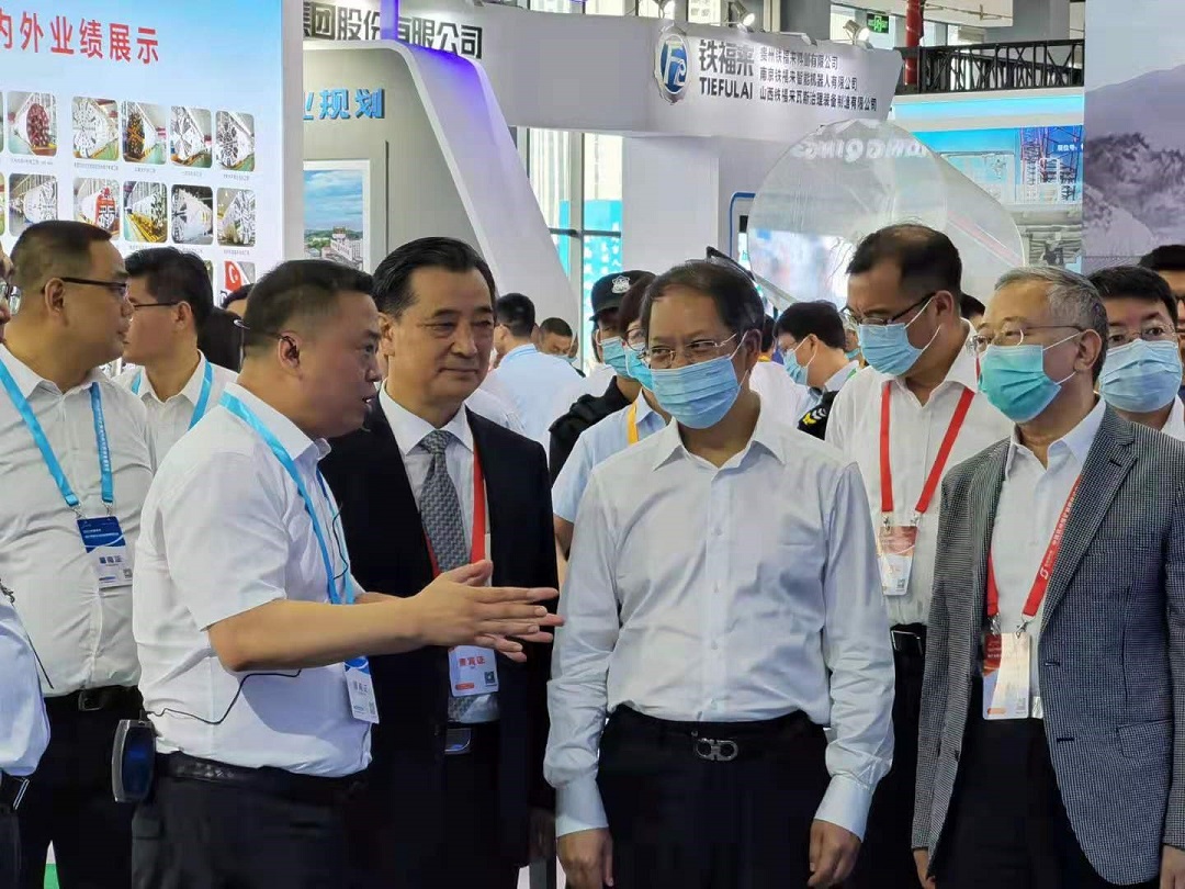 公司領導向副省長陶長海一行匯報.jpg