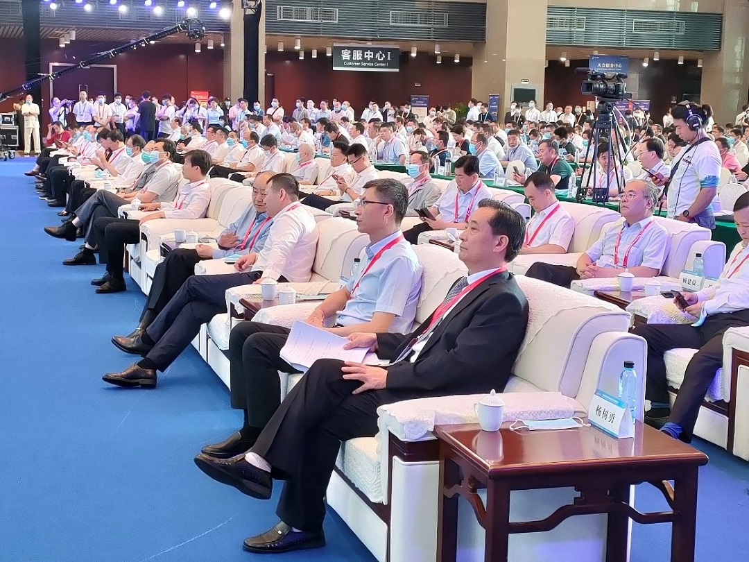 與會領導參加開幕式.jpg